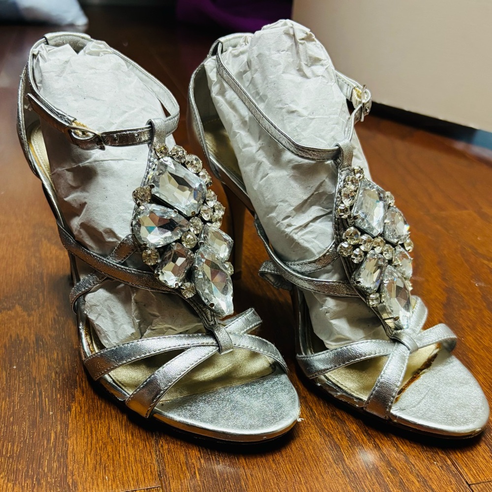 ANTONIO MELANI Silver Heels with Crystal Accents